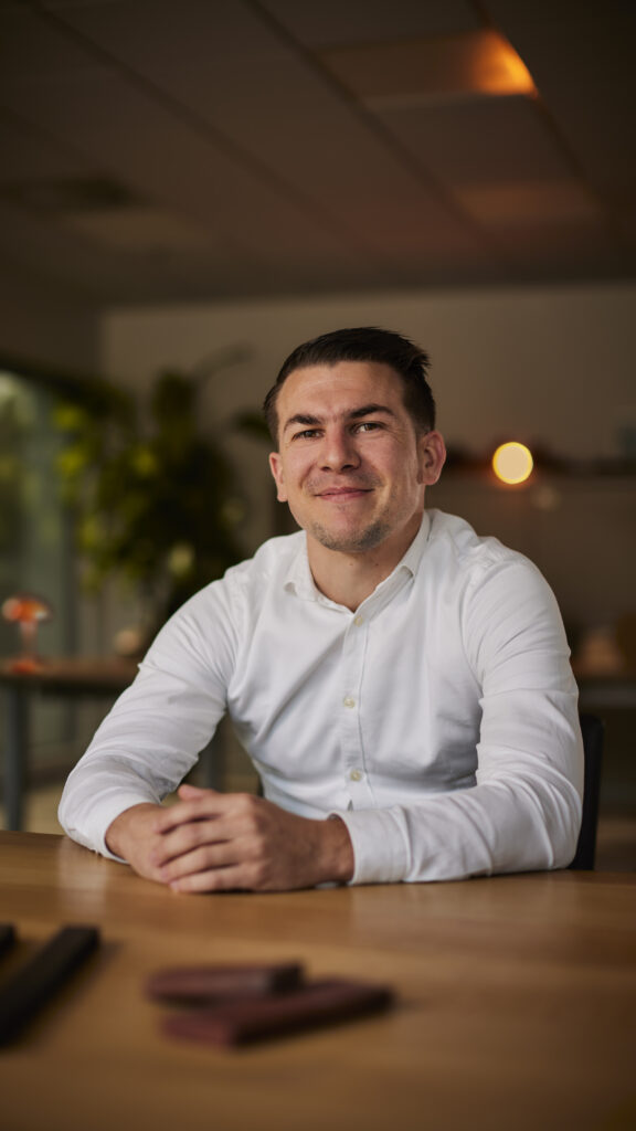 Julian Lansing, Ontwikkelmanager