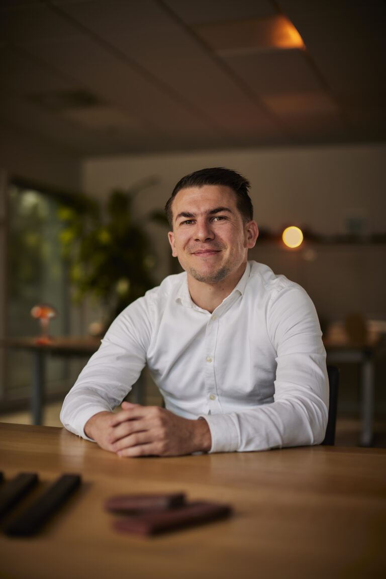 Julian Lansing, Ontwikkelmanager
